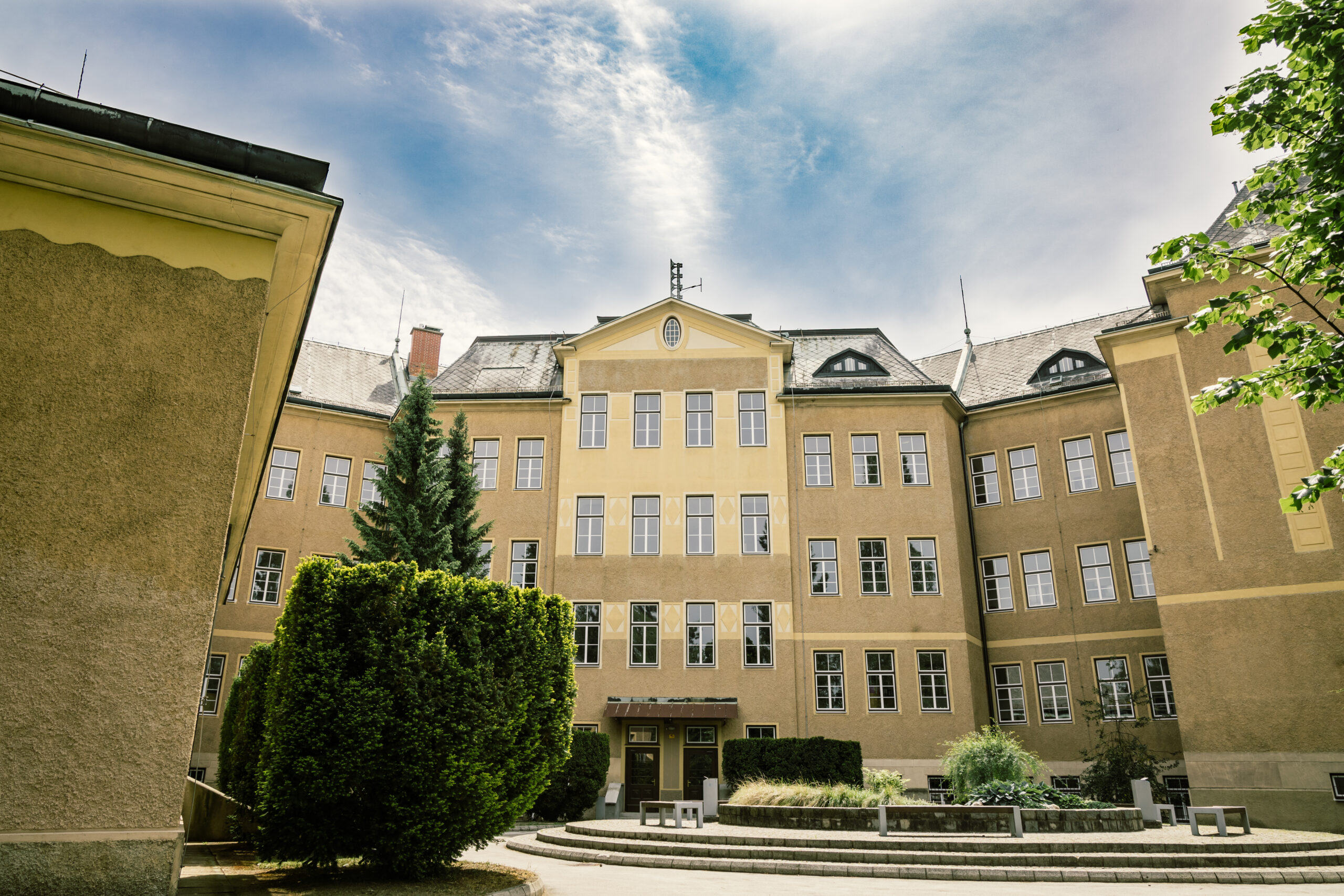 Stavba šole